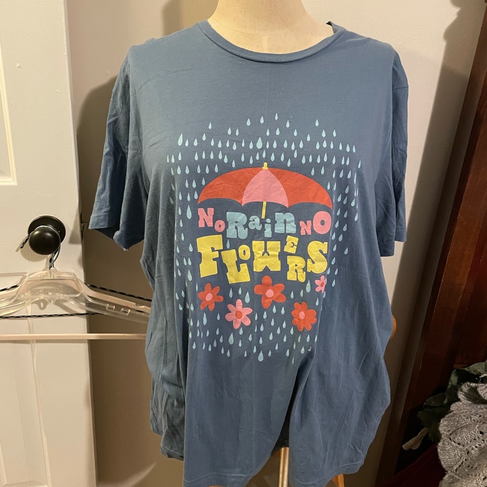 Graphic tee